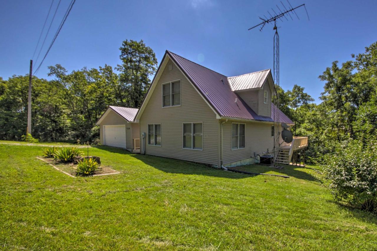 Modern Eckerty Home With Deck On Patoka Lake! Taswell Экстерьер фото