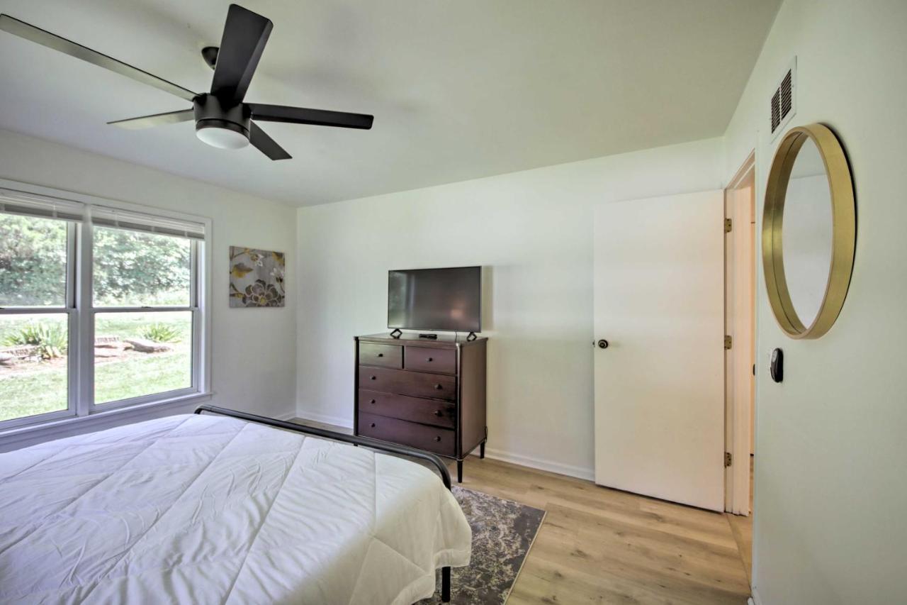 Modern Eckerty Home With Deck On Patoka Lake! Taswell Экстерьер фото