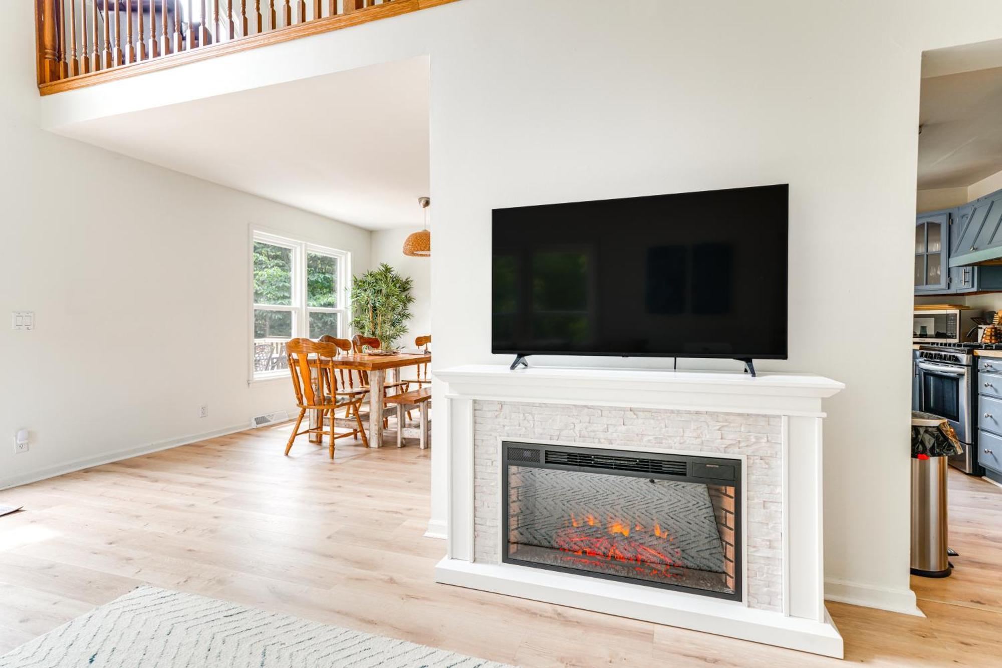 Modern Eckerty Home With Deck On Patoka Lake! Taswell Экстерьер фото